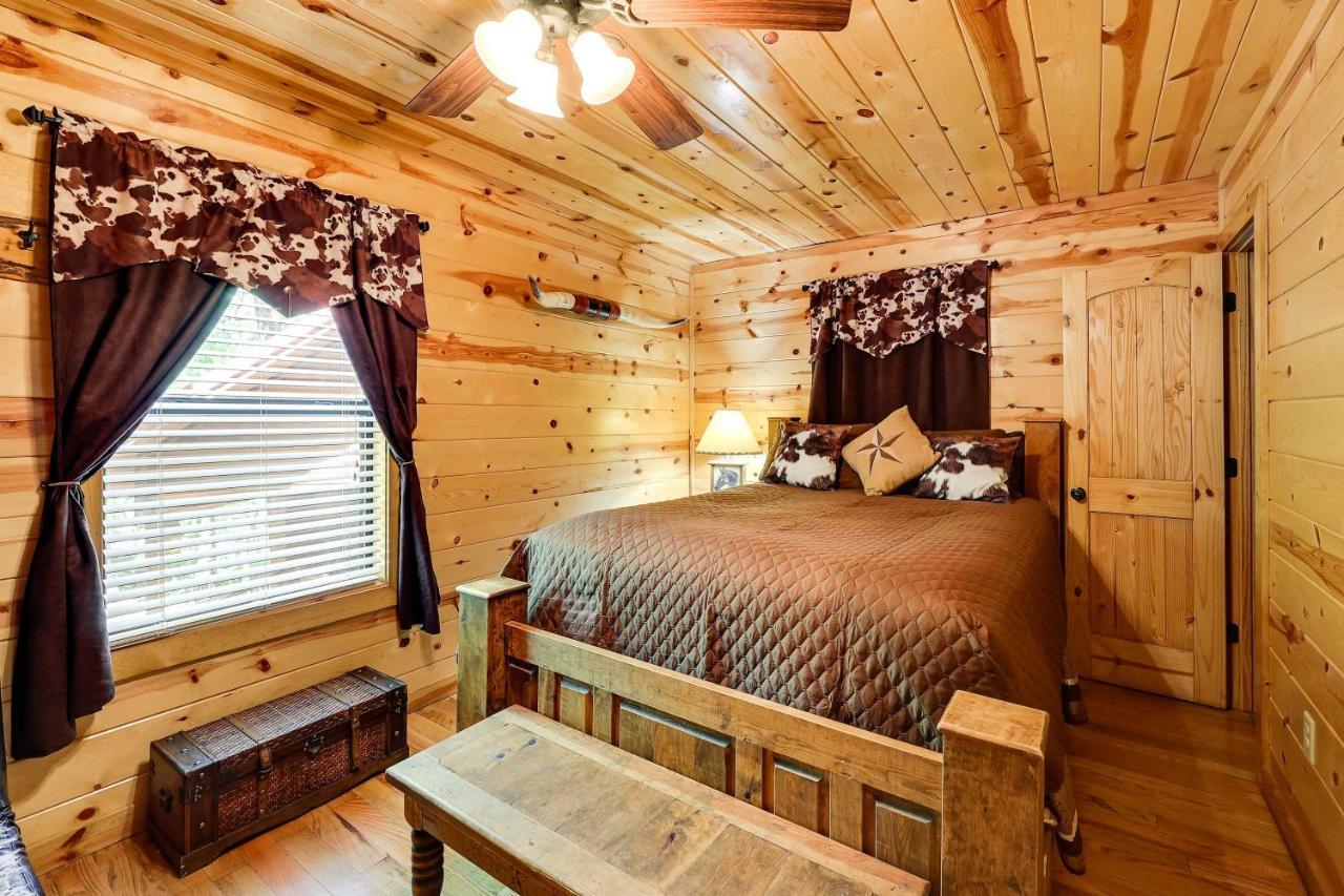 Broken Bow Rental Cabin With Hot Tub And Bar Eksteriør billede