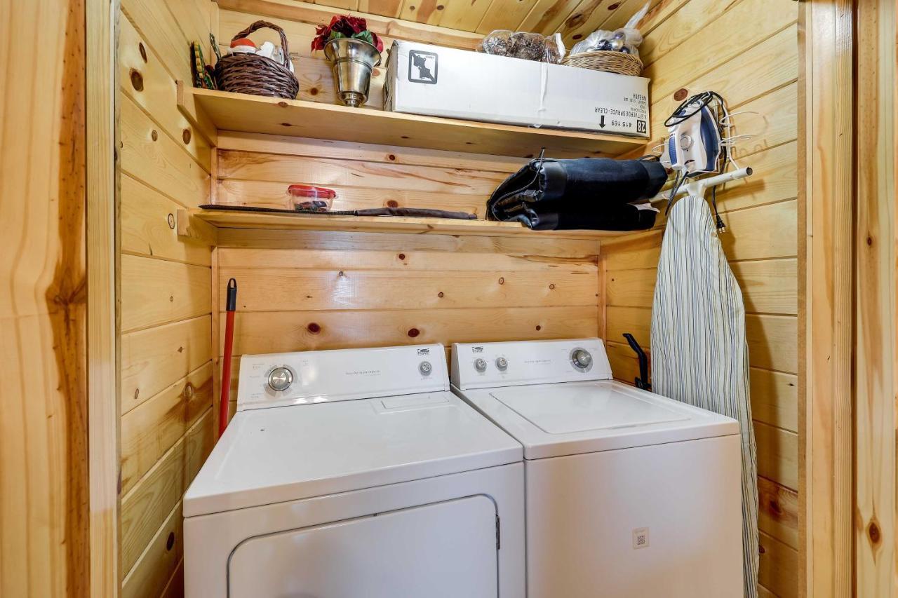 Broken Bow Rental Cabin With Hot Tub And Bar Eksteriør billede